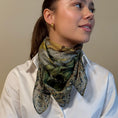 Last inn bilde i gallerivisning, Scarf in genuine silk, warm tones