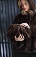 Last inn bilde i gallerivisning, Luxe Faux Fur Clutch