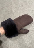 Last inn bilde i gallerivisning, Ina Suede Shearling Mittens - Mørk Brun