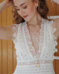 Load image into Gallery viewer, Kort kjede, Lilies & Pearls
