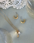 Load image into Gallery viewer, Kort kjede, Lilies & Pearls