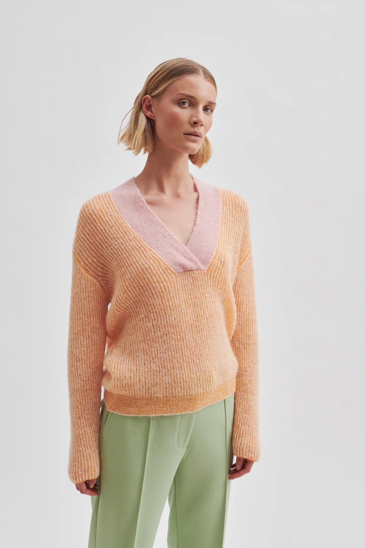 Vibse Knit V-Neck