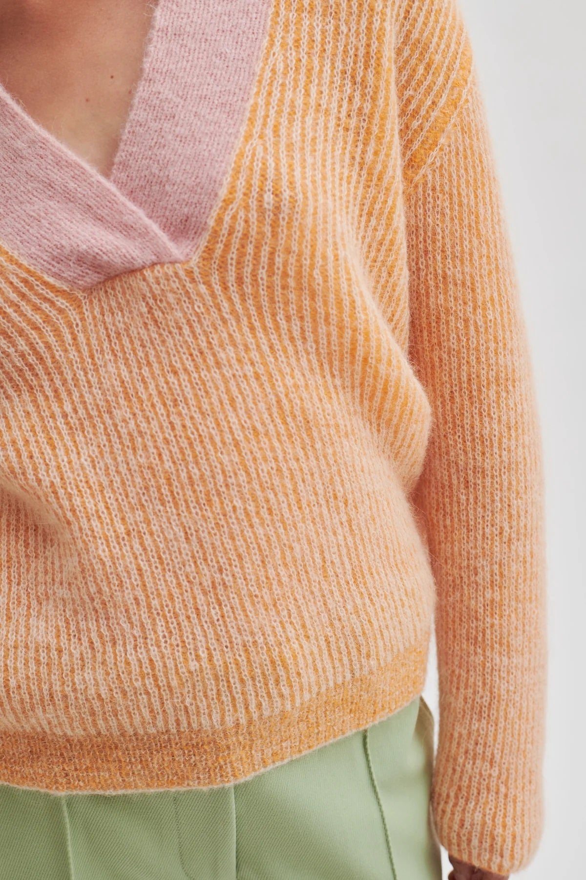 Vibse Knit V-Neck