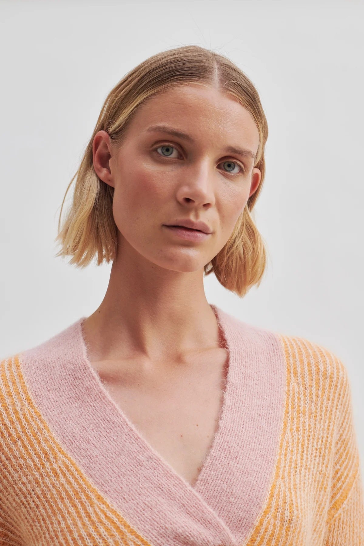 Vibse Knit V-Neck