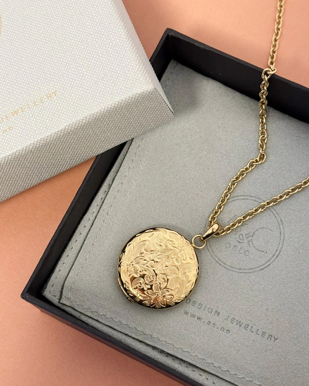 Long necklace with locket, Steel G
