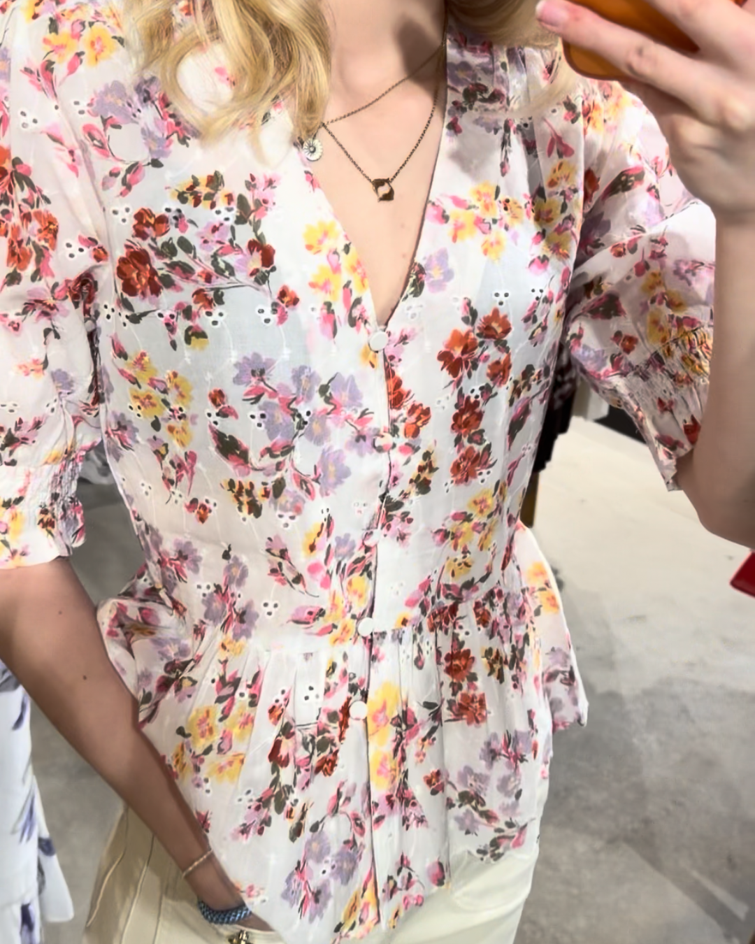 Mylora-M, Blouse
