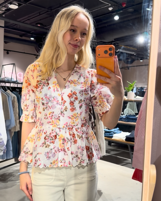 Mylora-M, Blouse