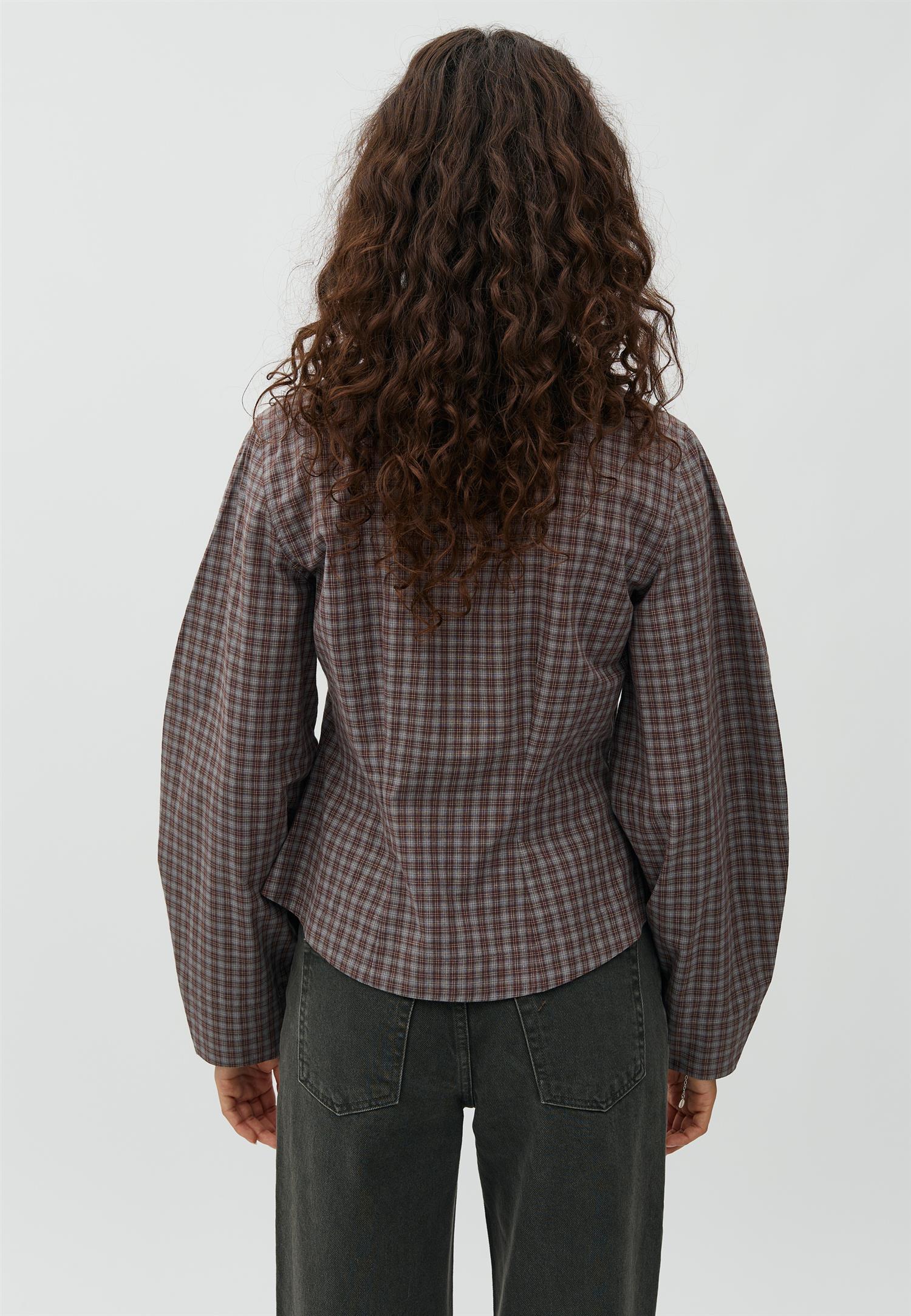 Letina-M, Blouse