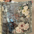 Load image into Gallery viewer, Lite skjerf i ekte silke, humming bird
