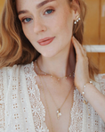 Load image into Gallery viewer, Tynt armbånd, Lilies & Pearls
