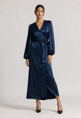 Last inn bilde i gallerivisning, Locki Satin Maxi Dress
