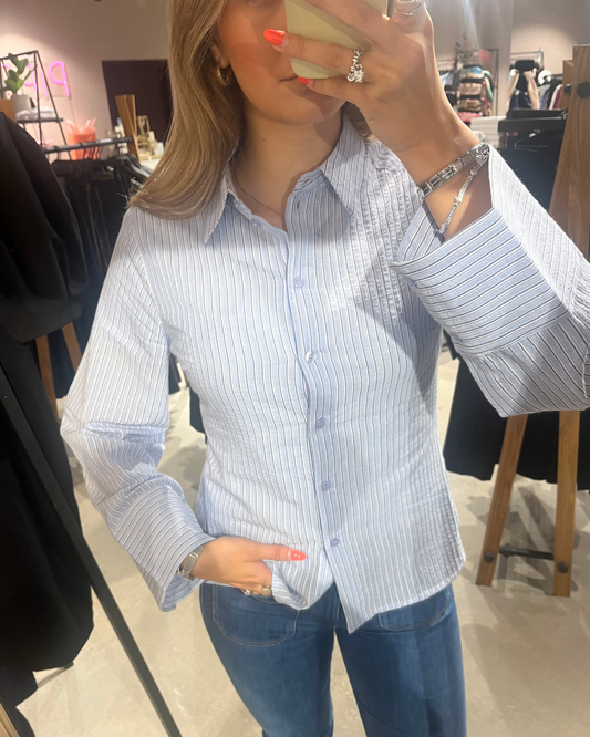 Kaloni-M, Shirt