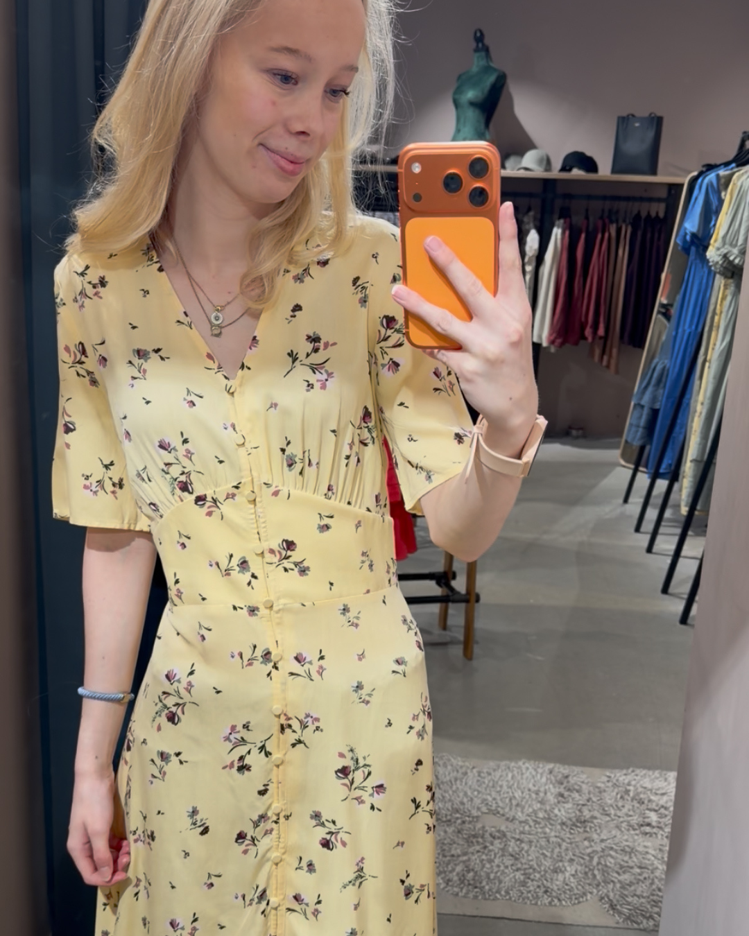 Oceania-M, Dress