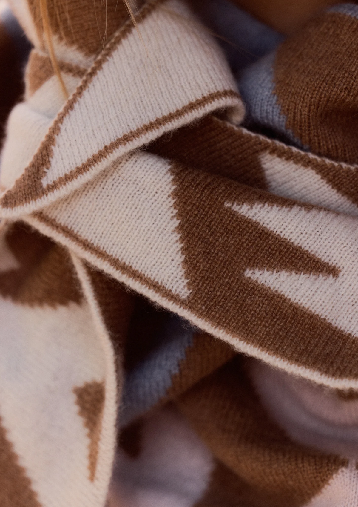 Terra Triangle - Off White/Camel