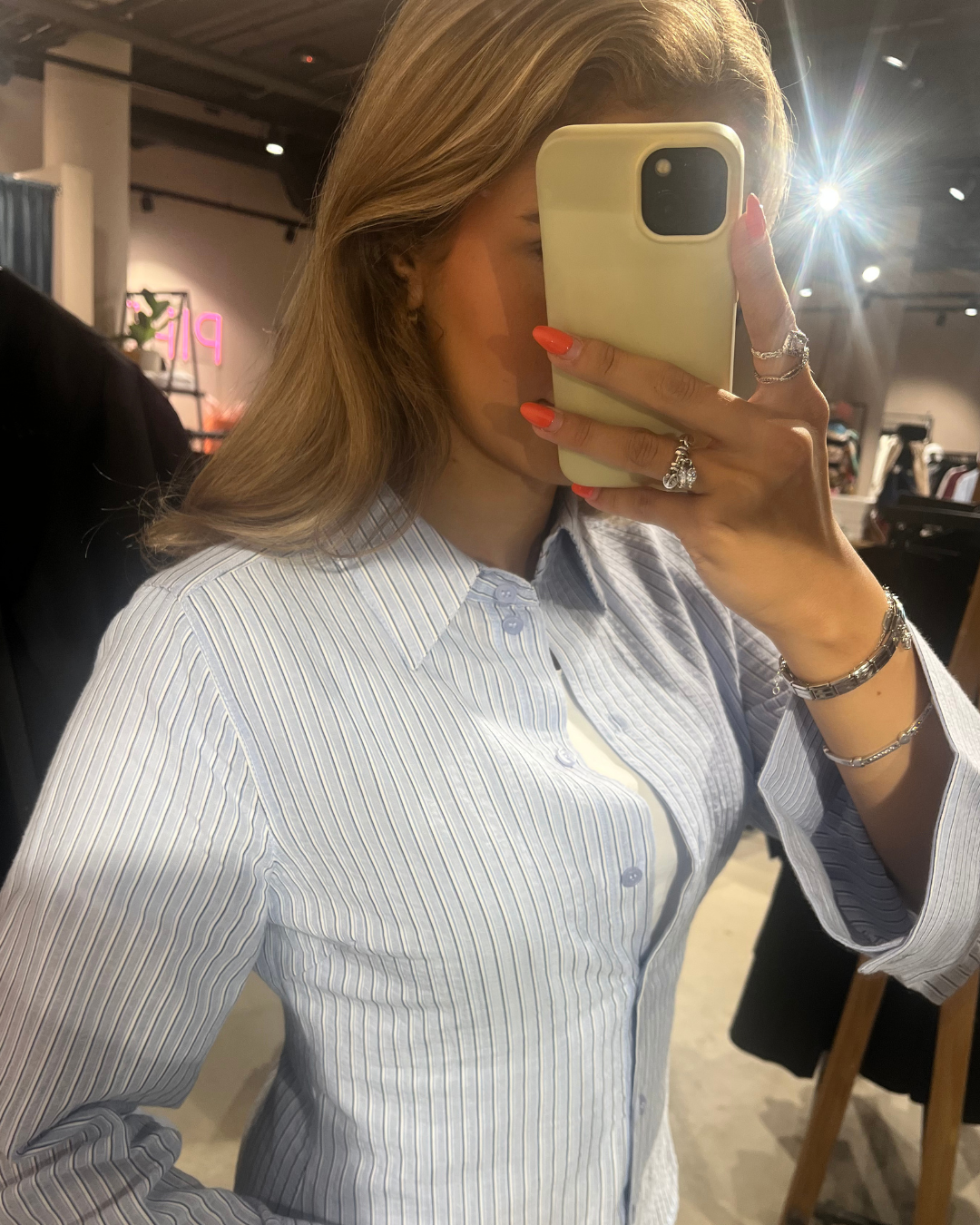 Kaloni-M, Shirt