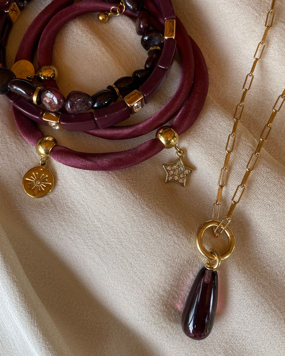 Bracelet with stones, burgundy