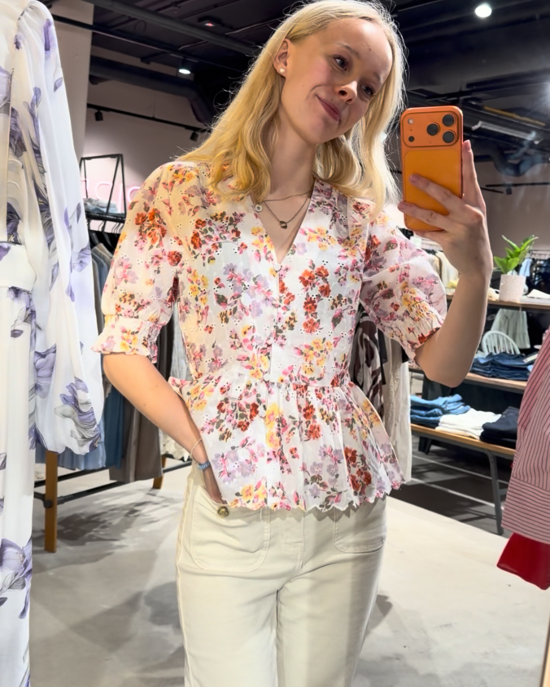 Mylora-M, Blouse