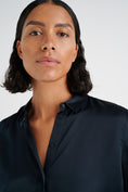 Last inn bilde i gallerivisning, Leonore Shirt Premium
