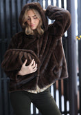 Last inn bilde i gallerivisning, Luxe  Faux Fur Clutch
