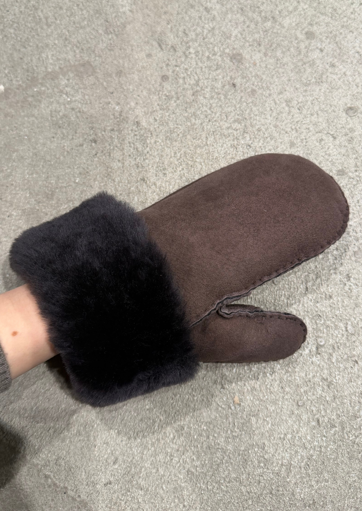 Ina Suede Shearling Mittens - Mørk Brun