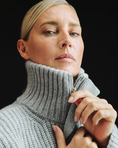 Last inn bilde i gallerivisning, Svala Zip Jacket
