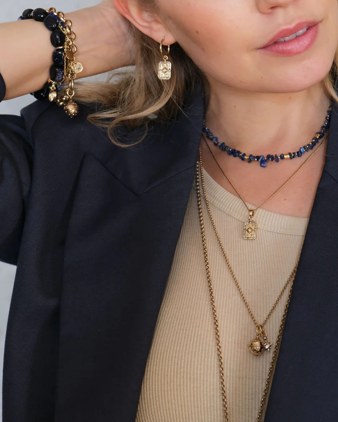 Mid-length necklace, Astro G
