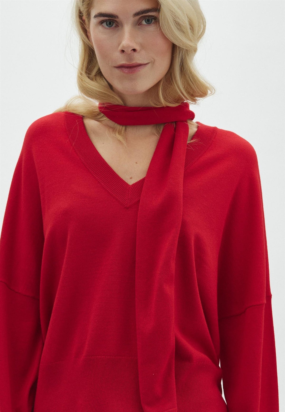 Bravia long-M, Scarf