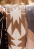 Last inn bilde i gallerivisning, Terra Triangle - Off White/Camel
