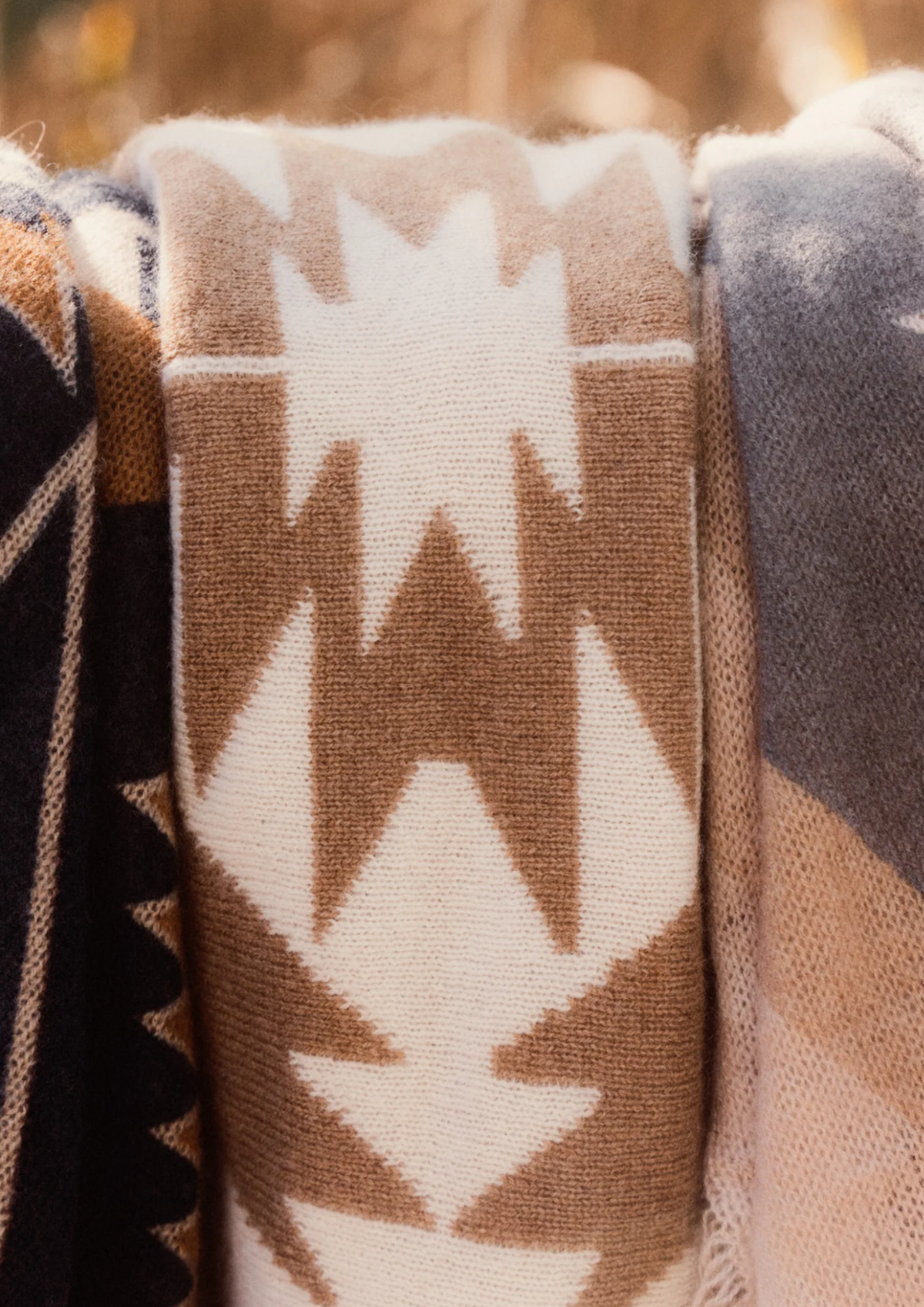 Terra Triangle - Off White/Camel