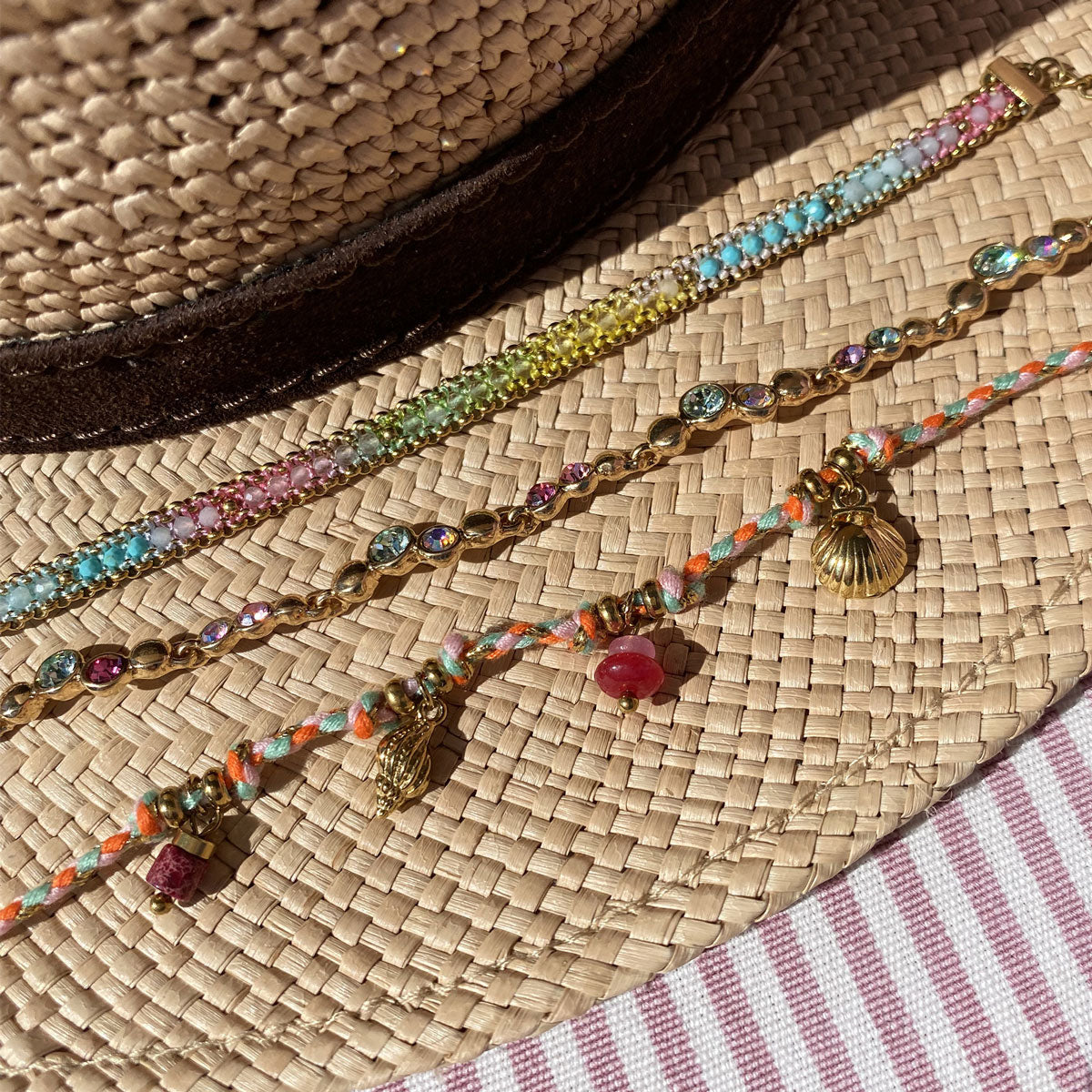 Armbånd med halvedelstener, Steel G