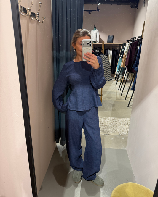 Emryn-M, Pant