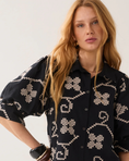 Load image into Gallery viewer, Embroidered blouse with contrast
