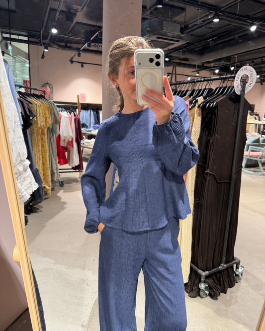 Kelani-M, Blouse