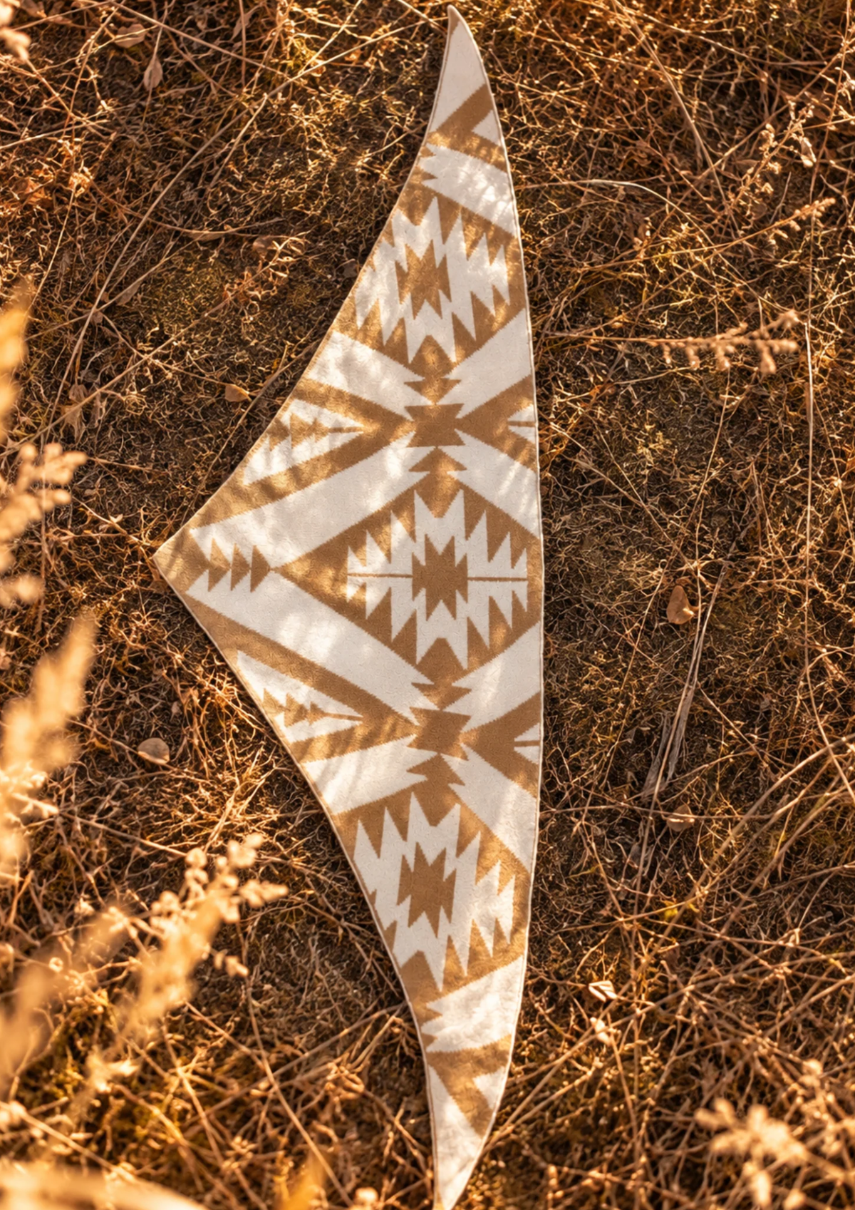 Terra Triangle - Off White/Camel