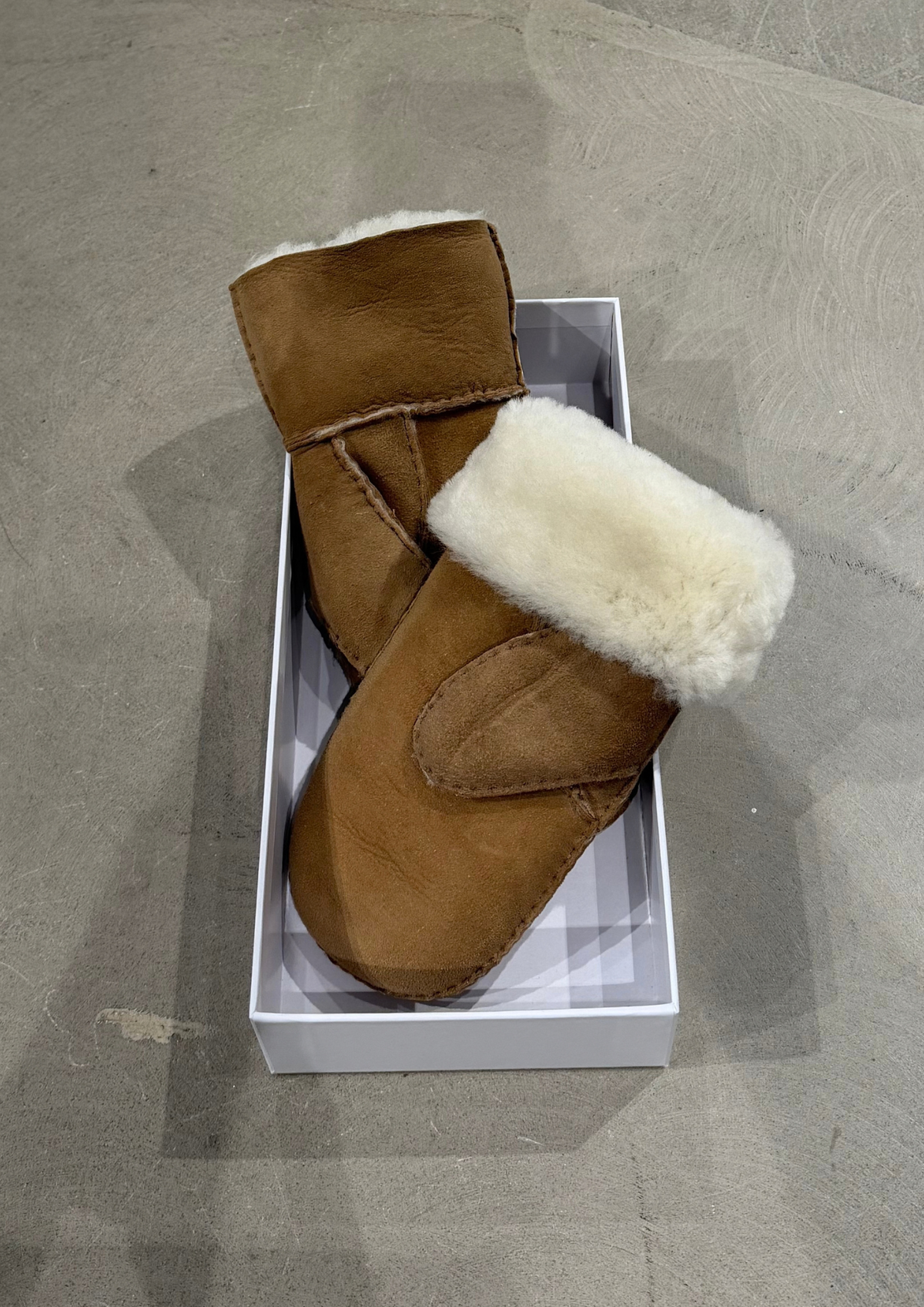 Ina Suede Shearling Mittens - Cognac
