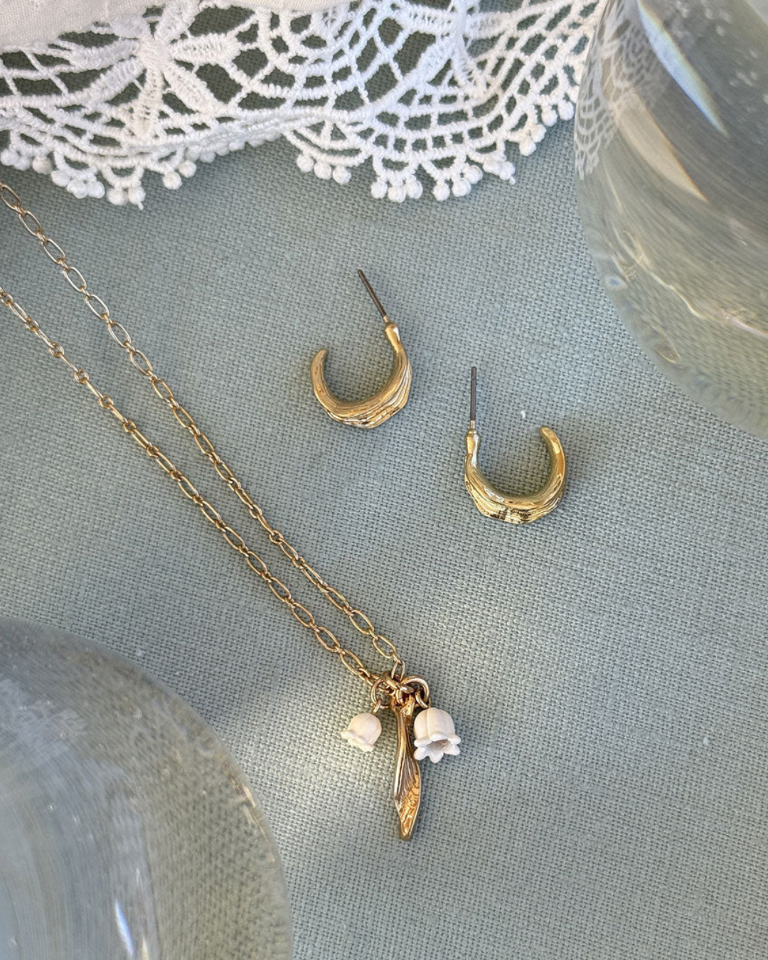 Kort kjede, Lilies & Pearls