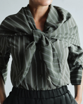 Last inn bilde i gallerivisning, Gwen Big Scarf Shirt Stunning Stripe
