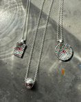 Last inn bilde i gallerivisning, Medium-length necklace, Shimmer S

