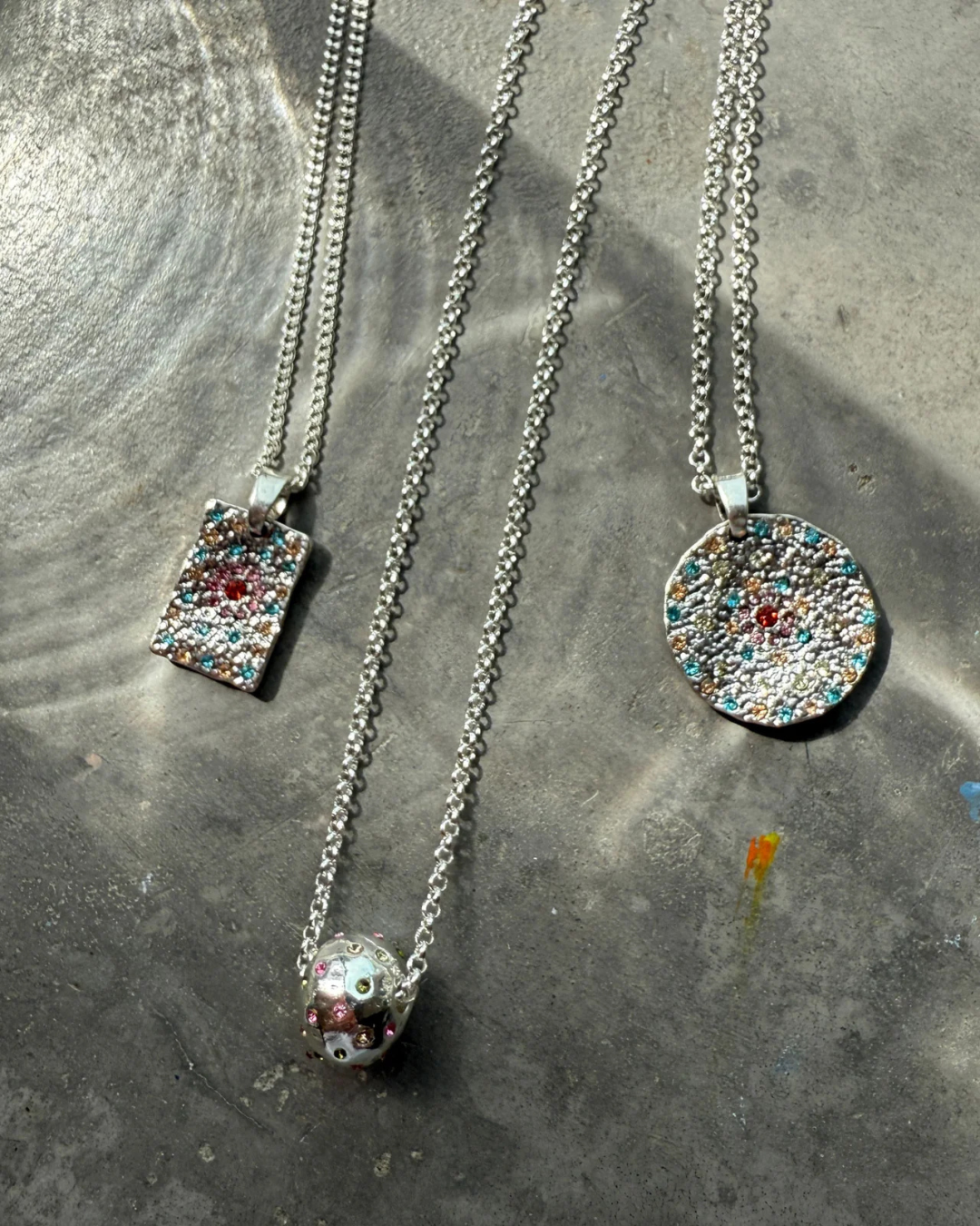 Medium-length necklace, Shimmer S