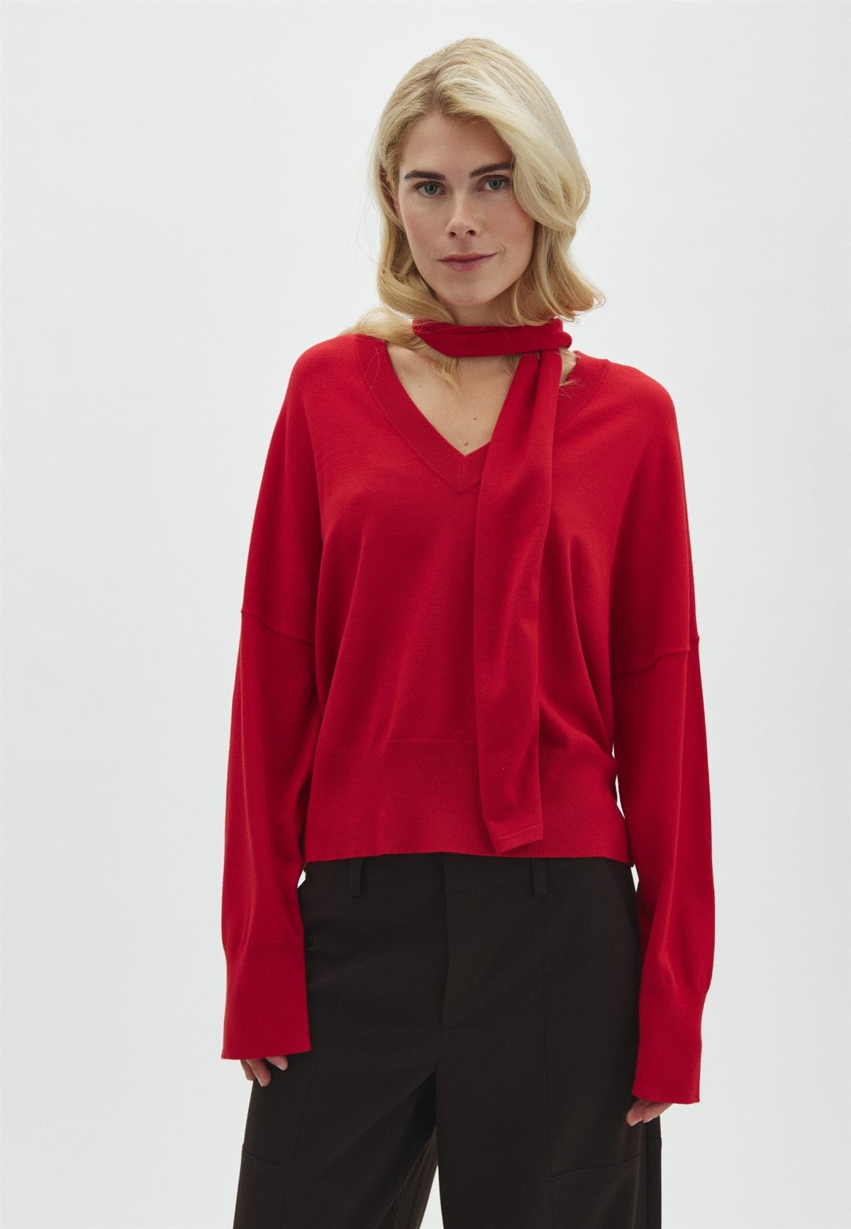 Bravia long-M, Scarf
