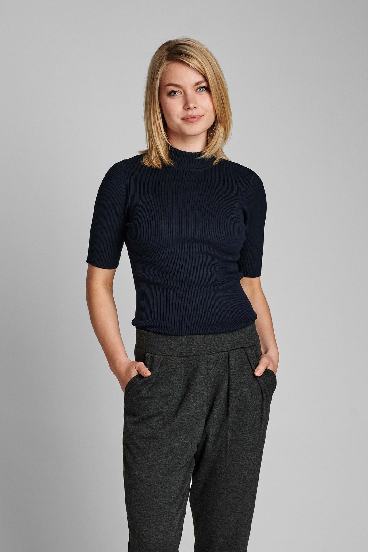 Nubia SS Pullover Cropped Navy