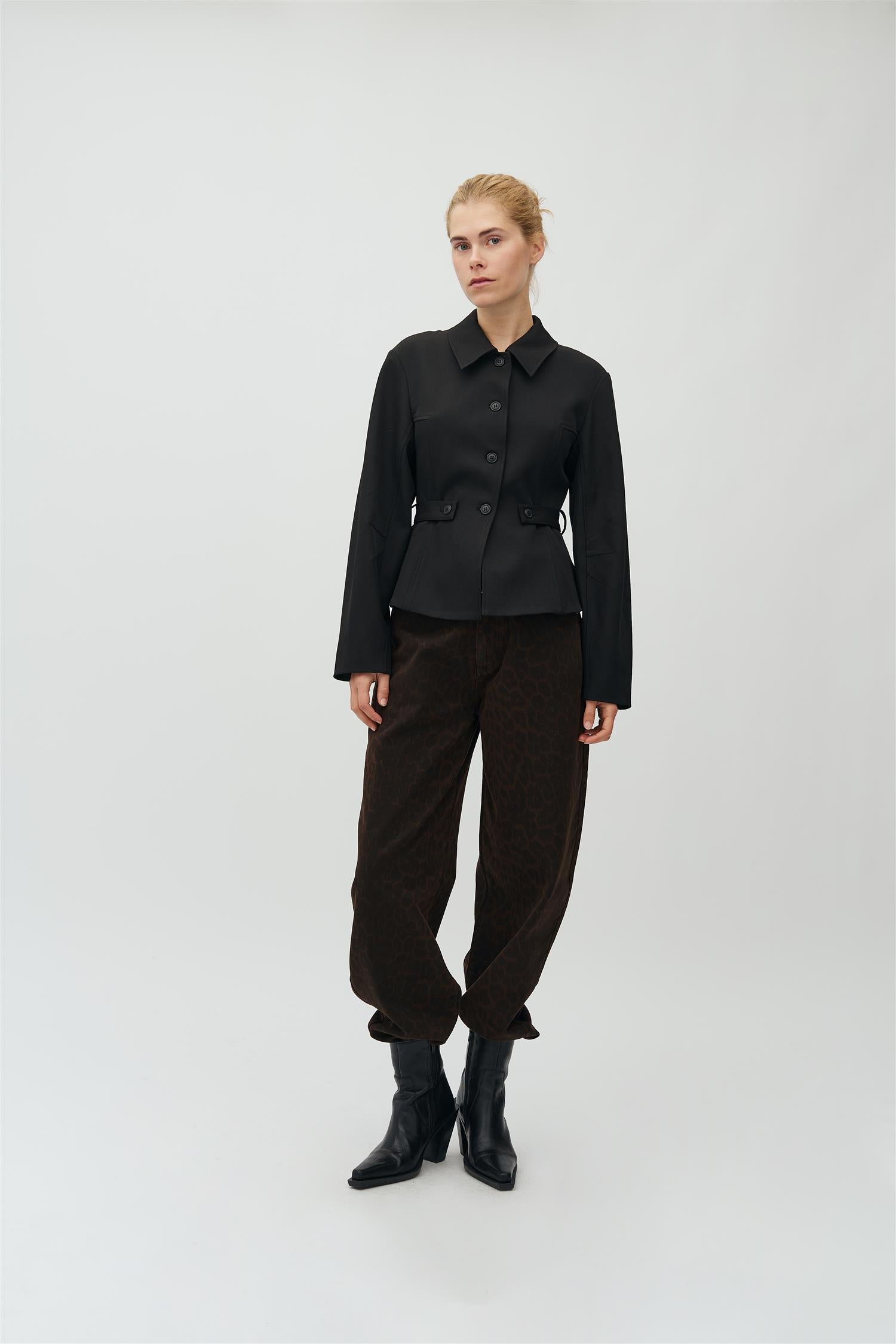 Yraella-M, Blazer